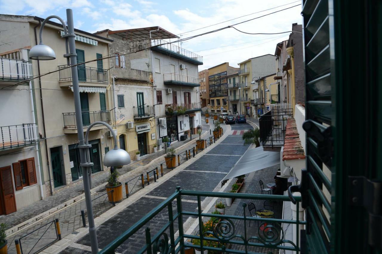 City House Villa Campofelice Di Roccella Eksteriør bilde